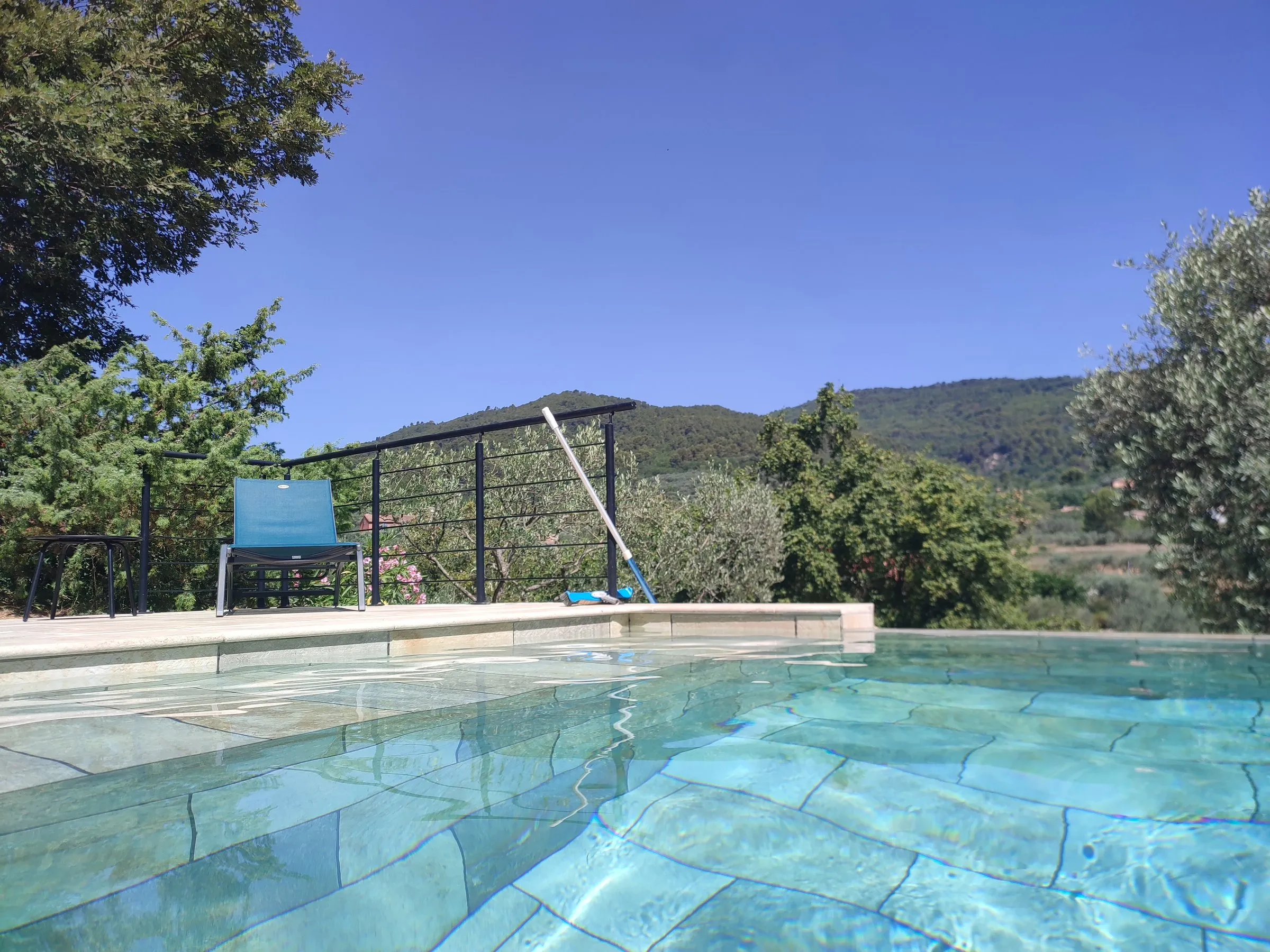 Infinity pool facing the hills of the Var